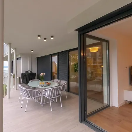 Pearl Bay Apartment